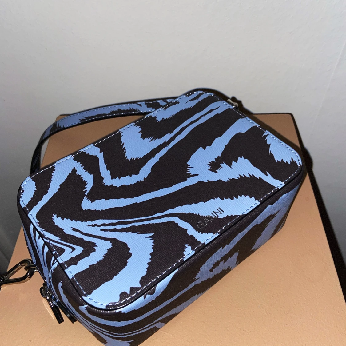 Ganni väska i skinn - 90