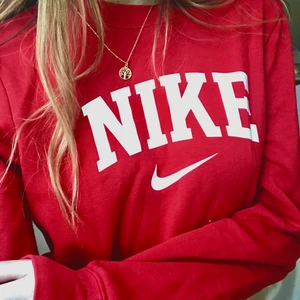 Vintage Nike - Svincool sweatshirt från NIKE!! ❤️ SÅ snygg färg till hösten!! 😍 bud är bindande, för fler bilder skriv Privat 🥰   Flera intresserade, avslutar budgivningen på torsdag 23:59 💕
