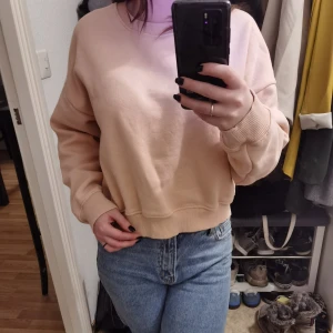 Beige/ljusrosa tröja - Knappt använd fin tröja✌