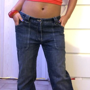 Baggy jeans -  Ett par skit snygga baggy jeans som jag älskar men de är väldigt långa på mig😩 Nägon som är längre än 165 skulle jag säga passar i dem, vill se om någon är intresserad av att köpa! Kan mötas upp i sthlm o kan frakta men köpte står för frakten💋