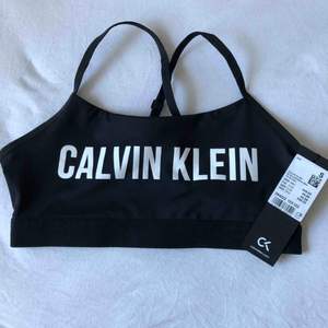 Säljer min sporttopp från Calvin Klein, aldrig använd:)