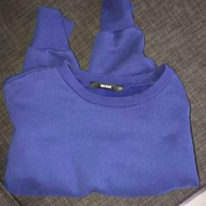 Tjockare tröja från Bikbok - marinblå och hur skön som helst 🦋💙