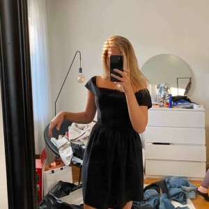  - Perfekt svart liten klänning från Abercrombie, snålt använd