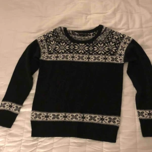  - Stickad tröja fint skick. 