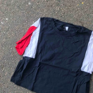  - 💙💙Skriv privat för mer info om plagget. Frakten är oftast 63kr med postkort skicka lätt men om det är mindre plagg=billigare. Är öppen för byte. Paketpris går att fixa!! Tveka inte att höra av er vid frågor!! 🥰🥰🥰