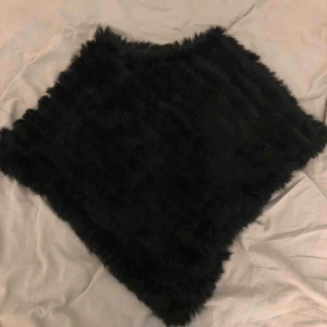  - Päls poncho i storlek XS💕💕nästan aldrig använd
