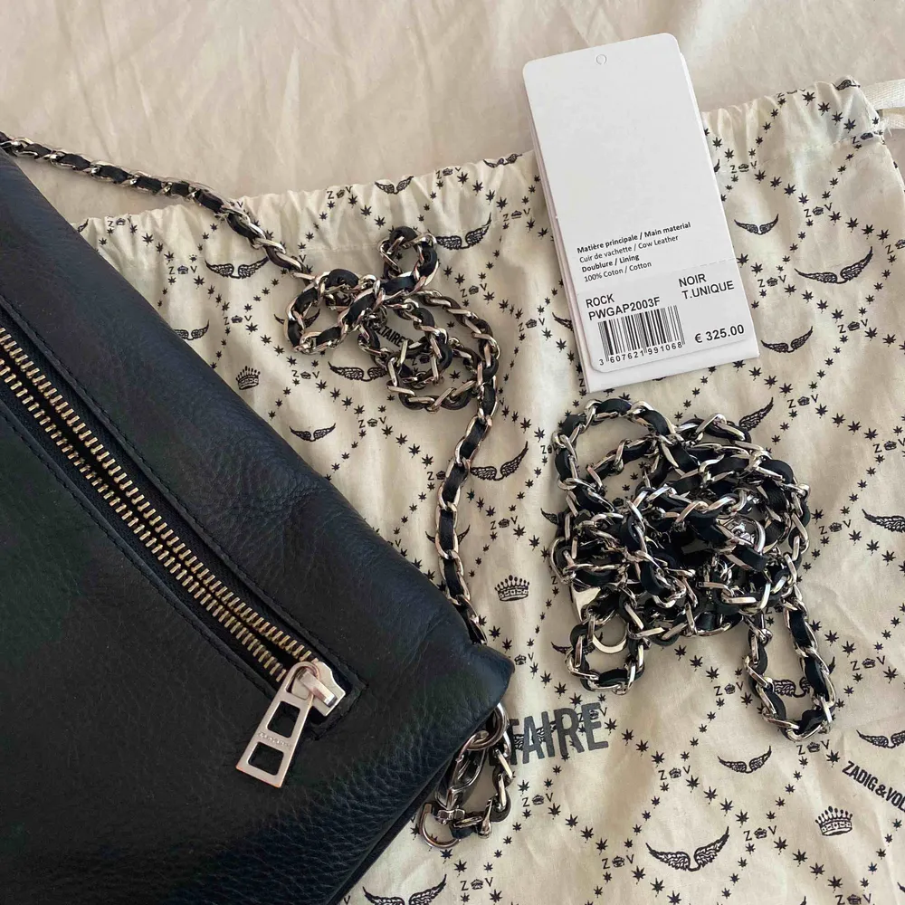 Zadig & Voltaire Rock Bag | Svart | Inköpspris: 325€ (ca 3500 SEK) | Båda axelbanden samt dustbag tillkommer! | Pris går att diskutera | Skriv om ni har frågor. Väskor.