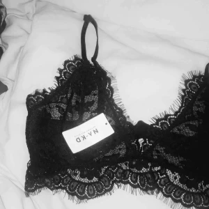  - superfin topp från Nakd som tyvärr är för liten:(  den är endast testad & försöker sälja här först ( för att slippa allt krångel ) nypris är 190kr 