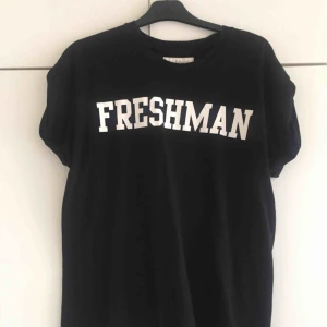  - Snygg lite oversized svart t-shirt 😘