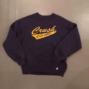  - Vintage collegetröja. Storlek M, boxy fit. Skriv för frågor!