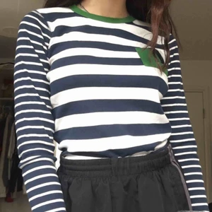  - Supersöt tröja från polarn o pyret ☺️ Är i barnstorlek men passar mig som har xs-s!