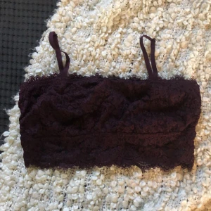 gullig aerie bandeau bralette - super fin bralette från aerie som är aldrig använd. removable straps så man kan flytta runt på eller ta bort helt om man vill. priset kan alltid diskuteras, kontakta mig vid intresse! köparen står själv för frakten💗