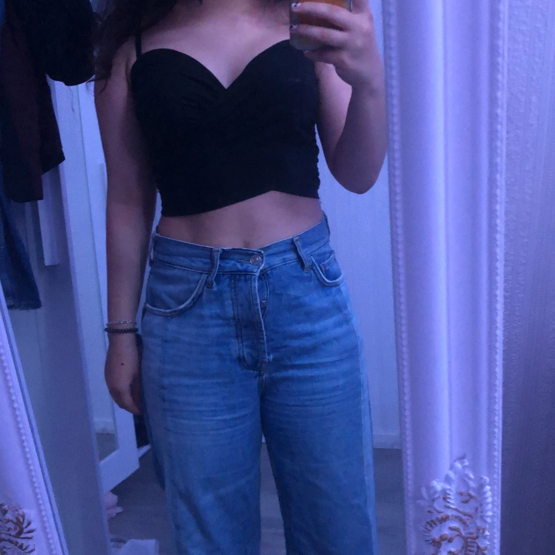 Jätte söt svart croptop från bikbok 💗