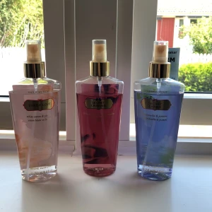 Victoria’s secret body mist - Victoria’s secret-parfymer i ”Sheer love”, ”secret craving” och ”secret charm”. Nästan fulla, Köp alla tre för 60kr eller 25kr/styck