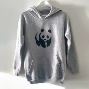WWF gray hoodie  - WWF hoodie köptes i 2018 och har nu blivit för liten  🙃😚 ( i bra skick ) || tvättas och stryks innan leverans ✨🤍