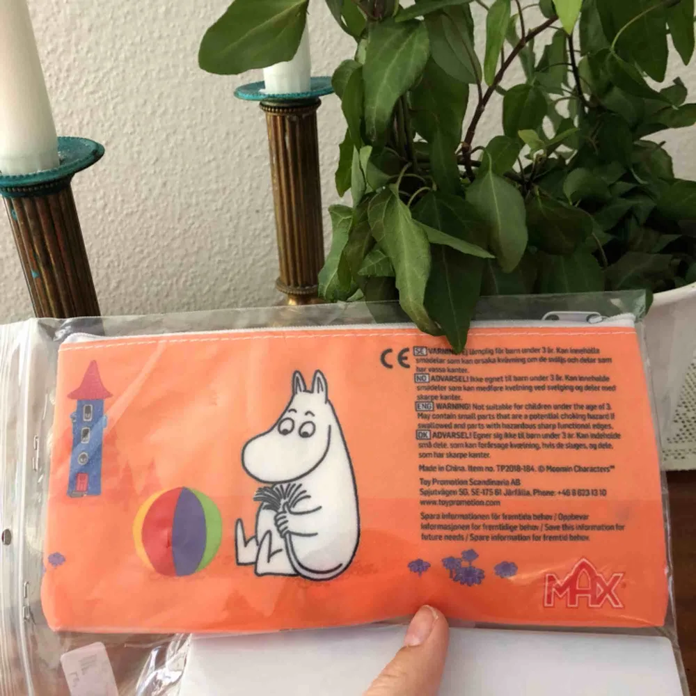 Jättesöt orange Mumin-pennfodral samt linjal, perfekt inför back-2-school :-) . Väskor.
