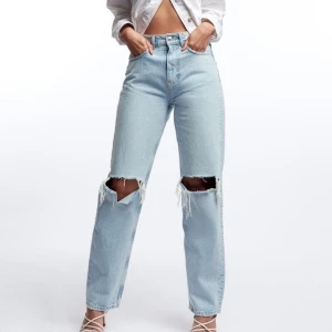 Gina Tricot 90s high waist - Nästan aldrig använda, strl 34. Finns i Stockholm Vasastan alt fraktas mot kostnad. 