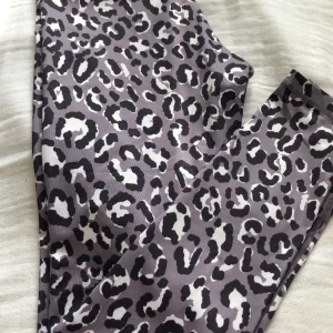 Träningstights  - Träningstights, storlek S! 50kr 