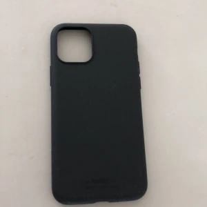 Mobilskal - Ett mattsvart mobilskal för iPhone 11 PRO, säljs pågrund utav att jag köpte fel (har själv en iPhone 11), aldrig använd.