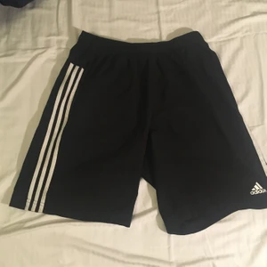 Adidas shorts - Sportiga adidas shorts, riktigt bekväma att träna i