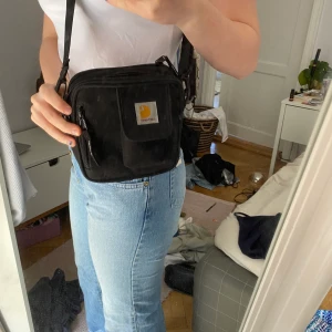 Carhat väska  - Säljer min super fina carhatt väska. Den är i nyskick och otroligt praktisk. Frakt 39kr 