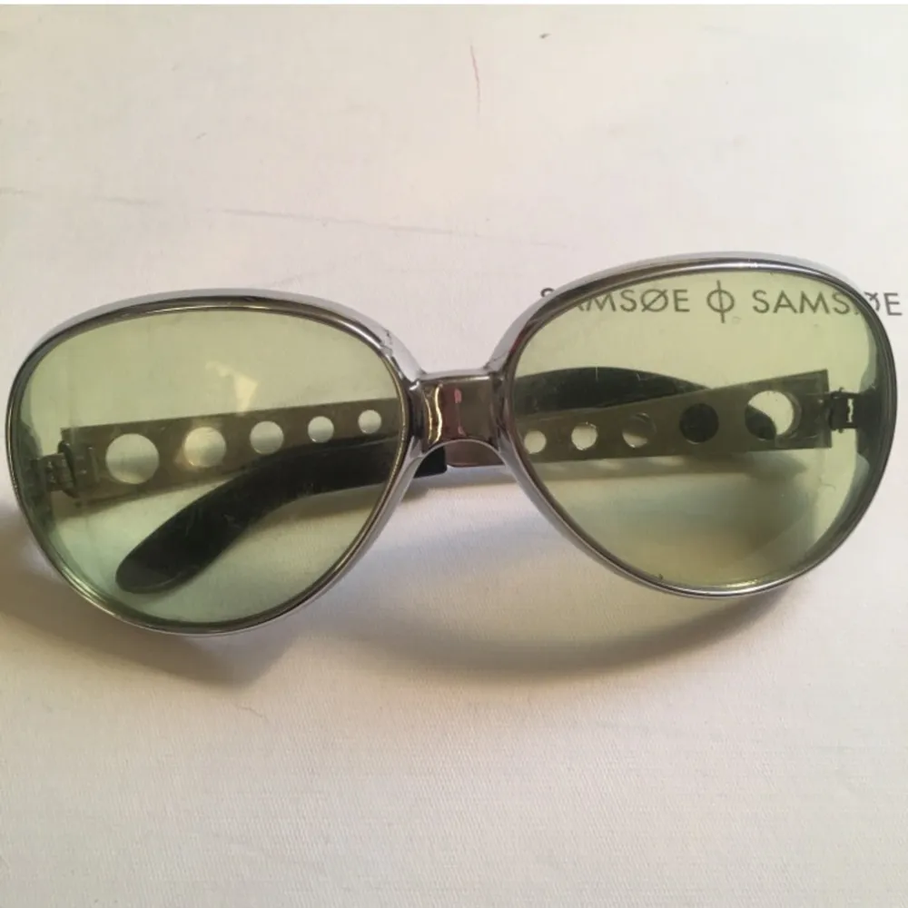Gröna snygga 70-tals solglasögon med svin coola bågar! Köpare betalar frakt. Accessoarer.