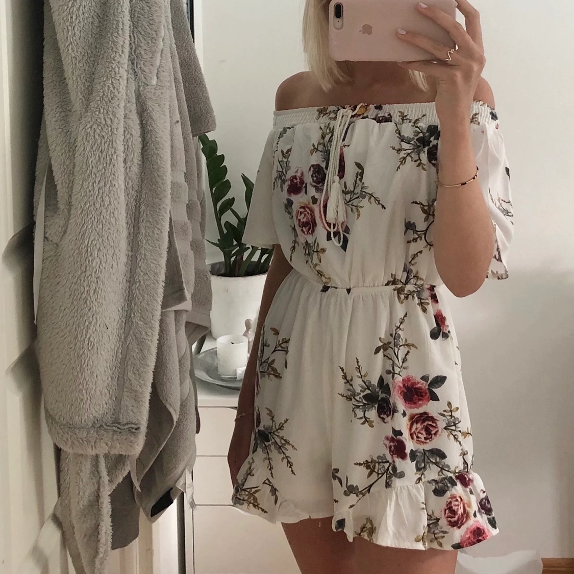 Blommig byxdress