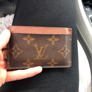 Louis Vuitton   - Fint skick. Inköpt i vegas 2017. Kvitto och kartong finns som ingår i priset 