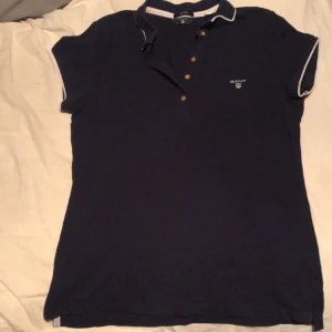 Pikétröja Gant - Säljes pga att jag inte använder den. Superfin skick, superfin tröja men tyvärr inte min stil. 