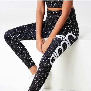 Size Xs/S - Säljer dessa superfina tights från aimn x Ginatricot i strl S, ej använda