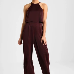 Svart byxdress i nyskick - Bilden är lånad, jumpsuiten är svart i verkligheten men samma modell. Endast använd 1 gång! 