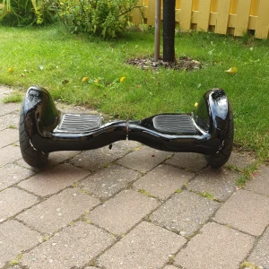 Airboard - Den är använd men funkar fortfarande som den ska är drygt ett år gammal den har lite synliga skrap märken 