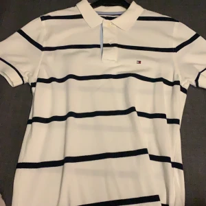 Tommy Hilfiger Pike - Vit randig pike