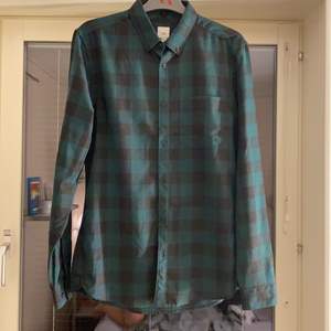 Grön-rutig flanellskjorta (Man) från river island 