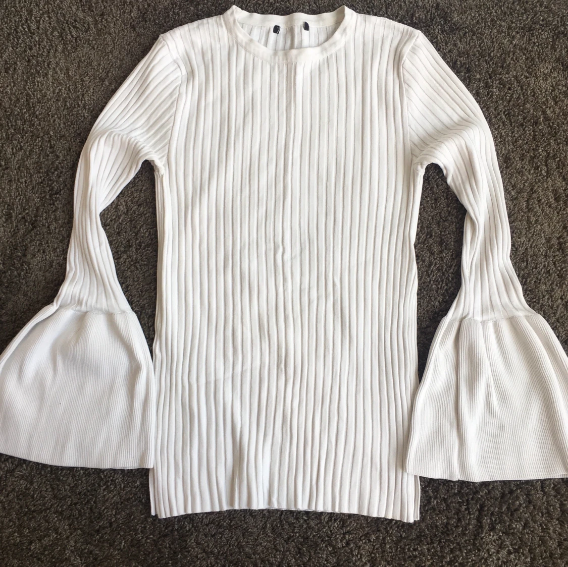 Topp/tröja med volangärm - 91