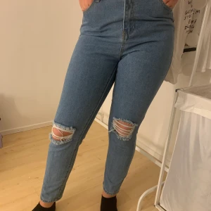 Jeans  - Jeans som bara är testade, frakt tillkommer💜