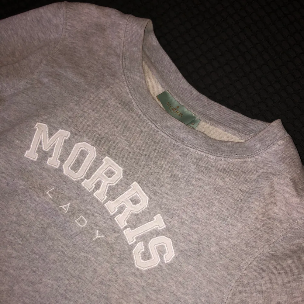 Nu säljer jag min jättefina Morris Lady sweatshirt för att jag ej använder den längre. Den är lite oversized i modellen så den passar mer en S/M istället för XS som den är i. Den är ca ett år gammal men har använt den max 6/7 gånger. (Köparen står för frakten). Tröjor & Koftor.