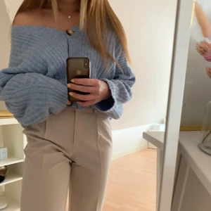 Supermysig tröja - Superfin tröja. Använd ett flertal gånger men i bra skick. Tyget i sig är fluffigt så den ser nopprig ut. Säljer för 200kr ink frakt. Storlek S🤍