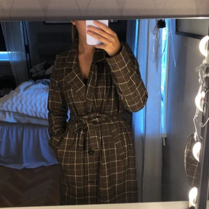 Lager 157 kappa - Köpt förra hösten, fint skick, storlek M, säljer för att jag tröttnat på den :) 💕