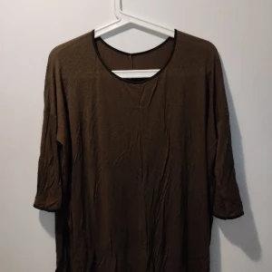 Mörkgrön tröja  - Oversize med 3/4 ärmar 