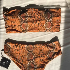  - En supersnygg bikini från Zaful men tyvärr för stor för mig. Aldrig använd, endast testad. Ingår frakt i priset. Passar en stor S.