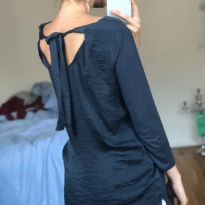  - Är så ledsen att jag inte använt denna. Skulle vilja kalla det en tunika pga längden, men den kan nog användas som allt möjligt. 