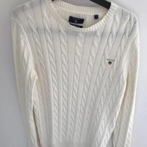  - Gant kabelstickad tröja strl S i fint skick. 250 kr + frakt 