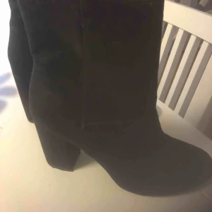  - Fina stövletter i mocka använt två gånger