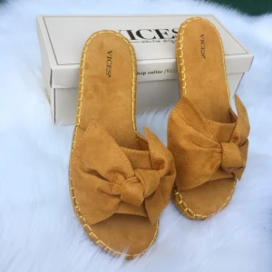 Tofflor - Helt nya tofflor, endast testade! Säljer pga fel storlek. 