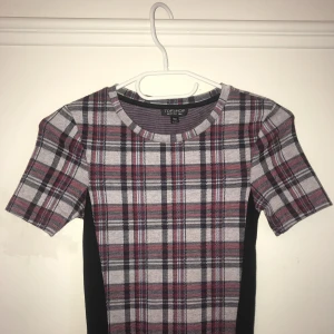  - Klänning från topshop använd 1-2 gånger ⭐️ passar 34-36 då tyget är töjbart! Bekväm och snygg men inte min stil längre 