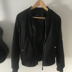  - Bomberjacka från lager 157, ganska slim modell. Köpt för 500kr.