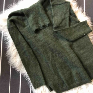  - Grön tröja i mohair-/ullblandning  Från crocker (JC)  Köparen betalar frakten annars kan jag mötas upp i Göteborg