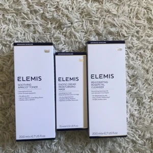  - Soothing apricot toner, exotic cream moisturising mask, rehydrating rosepetal cleanser. Fick dessa i present men jag har redan all min hudvård. 100kr/st eller 250kr för alla. Frakt tillkommer