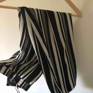  - Randig byxor från Zara, frakt är inkluderat i priset 